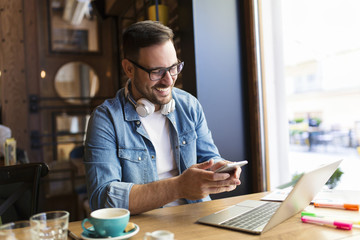 Fototapeta premium Freelancer using phone
