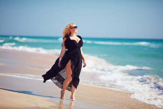 Easy beach pose and outfit for men🔥🏖️🌅 #beach #beachposesideas #bea... |  TikTok