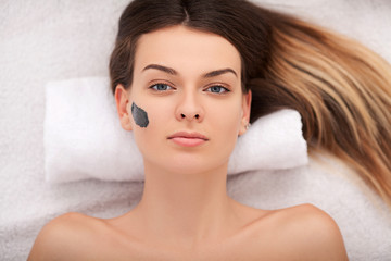 Obraz na płótnie Canvas Facial Skin Care. Beautiful Woman Getting Cosmetic Mask In Salon