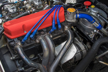 Fototapeta premium 古い車のエンジンルーム engine compartment of a old vehicle