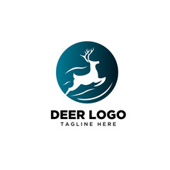 Obraz premium Circle deer flying fast on sky