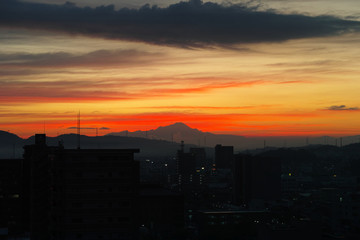 松江市から見た日の出前の出雲富士　大山