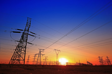 Fototapeta premium Sunset silhouette of pylon