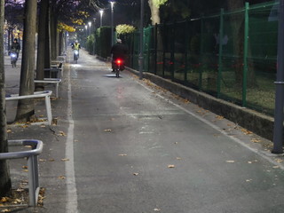 piste cyclable voie cyclable soirée