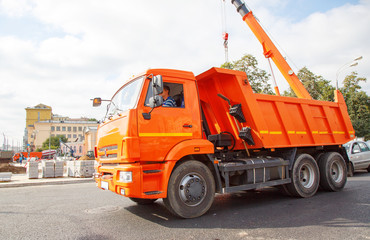 Mobile crane truck
