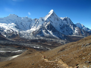 Fototapeta na wymiar Panoramic view of the snow mountain Ama-Dablam in Nepal in the Himalayas