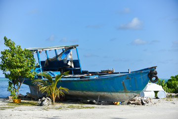 Obraz premium Repair and restoration of old wooden boat at Maafushi island,Maldives