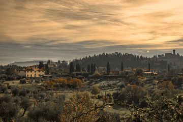 Fototapeta premium Countryside farms in Toskana Italy at sunset