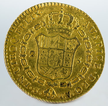 Ancient Spanish gold coin of King Carlos IV. With a value of 2 escudos and minted in Seville. 1804. Reverse.