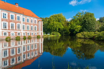 Fototapeta premium Herrenhaus von Gut Güldenstein bei Harmsdorf