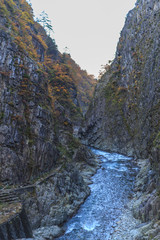秋の清津峡の風景