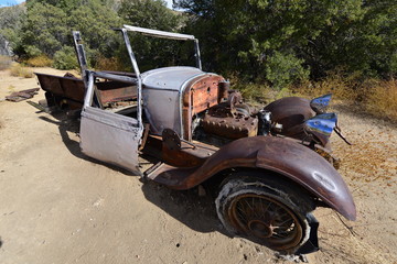 A rotting American pick up at the Joshua Tree National park.
