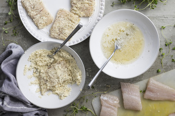 Crumbed Fish with Hollandaise Sauce