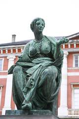Fototapeta na wymiar statue représentant la jurisprudence