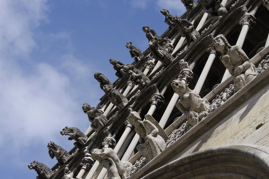 Dijon Fassade der Kathedrale mit Figuren, Dijon, french city, front of cathedral with figures, France, Europe