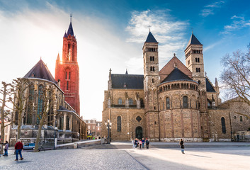 Sint Janskerk und Servatiusbasilika am Vrijthof in Maastricht