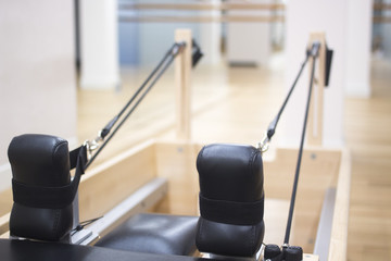 Reformer pilates studio machine