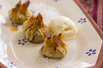 Filo leaves stuffed with apples