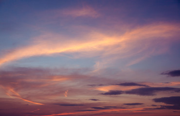 Fototapeta premium beautiful gentle sunset sky with pink clouds