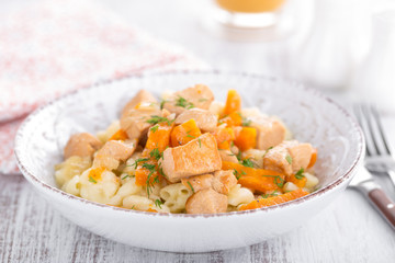 Braised chicken meat with carrot in sauce and pasta
