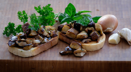 White toast bread with garlic, onion, mushrooms and herbs