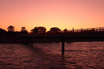 Obraz premium 京都府宇治市 朝霧橋の夕焼け