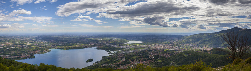 Panorama del lago di Pusiano dal monte Cornizzolo