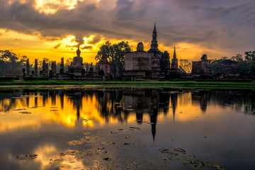 Fototapeta na wymiar Sunrise scence of Wat Mahathat temple in the Sukhothai Historical Park contains the ruins of old Sukhothai, Thailand, UNESCO world Heritage Site.