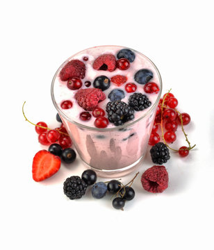 Healthy breakfast of yogurt and fresh berries