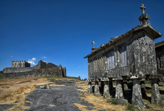 S&eacute;choir &agrave; grain &agrave; Lindoso, Ponte da Barca, Minho, Portugal