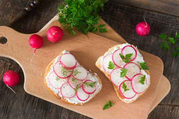 Sandwiches with feta, radish and parsley or dill. Rustic style.