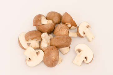 Braune Champignons geschnitten