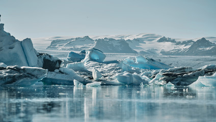 Fototapeta na wymiar Beautiful cold landscape picture of icelandic glacier lagoon bay,