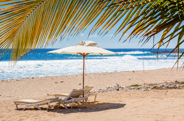 Obraz na płótnie Canvas plage de Boucan Canot sous le soleil des tropiques, île de la Réunion 