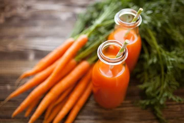 Crédence de cuisine en verre imprimé Jus Fresh organic carrot juice