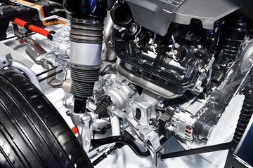 モーターショーの自動車エンジン