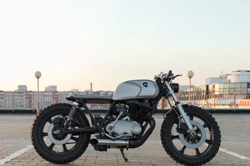 Photo sur Plexiglas Moto Moto custom vintage sur parking