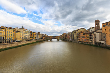 Fototapeta na wymiar The famous bridge Ponte Vecchio over the river Arno, Florence, Italy