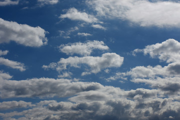 青空と雲「空想・雲のモンスターたち」（ご近所さんと出くわす、ご近所さんとの立ち話、井戸端会議、集まってなどのイメージなど）
