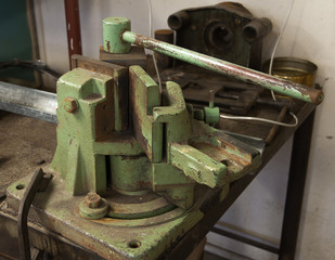 Hand bender of metal profiles