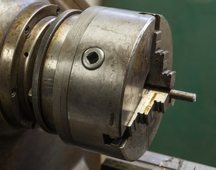 Clamping head of the lathe