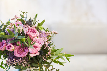 Blumenstrauß mit rosa Rosen zur Hochzeit