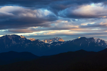 Obraz na płótnie Canvas sunset in the mountains