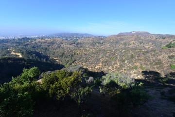 Obraz premium The Hollywood Hills overlooking a misty Los Angeles in the early morning 