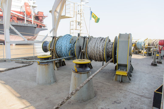 Mooring gear on cargo ship