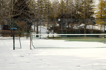 The winter tennis court where nobody is.
