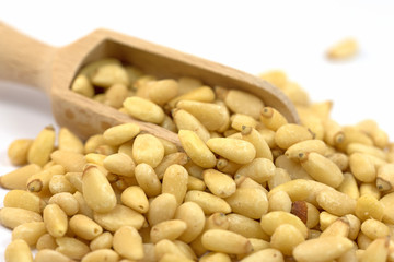 Pinienkerne, Gewürzschaufel