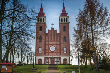 Kościół Najświętszego Serca Pana Jezusa i Trzech Króli w Dłutowie, Polska © Senatorek