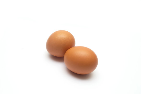 яйца на белом фоне