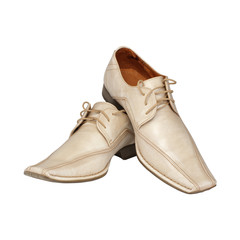 białe pantofle męskie